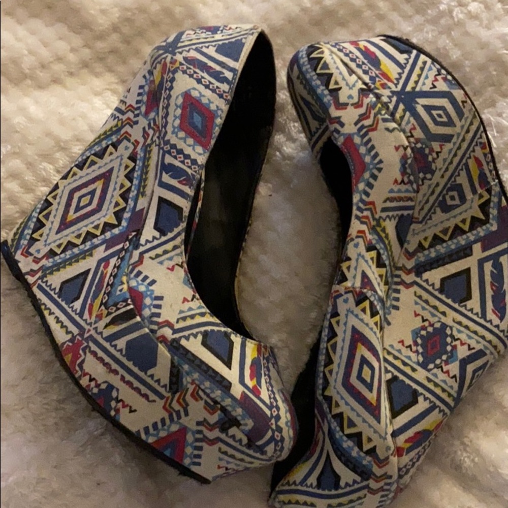 Shoes - Picture 2 of 4